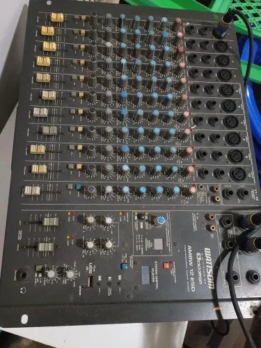 Vendo uma mesa de som 11 canais e duas caixas de som acompanhan,do