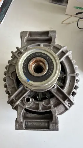 ALTERNADOR BOSCH ORIGINAL PARA VEICULOS MERCEDES BENZ. COMPATIVEL COM VARIOS MODELOS 