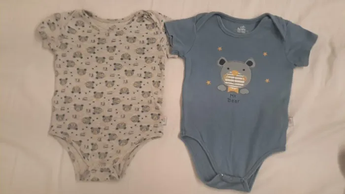 Vendo 4 bodies infantis