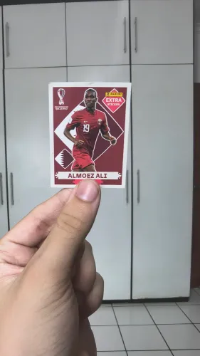 Figurinha Almoez Ali Extra Legend Bordô - Copa do Mundo 2022