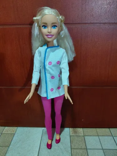 Barbie gigante super chefe,mede 70 cm