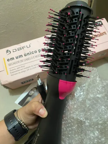 Escova secadora e modeladora