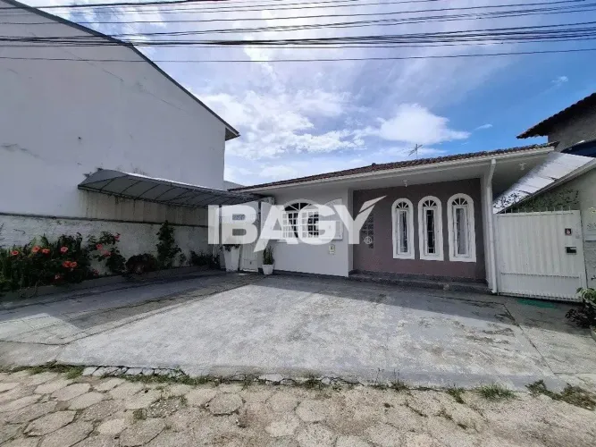 Excelente Casa 4 dormitório(s) em Centro - Biguaçu