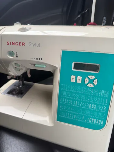 Maquina de costura singer stylist 7258