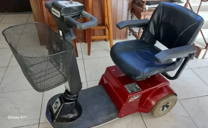 Scooter elétrica para pessoas com mobilidade reduzida 