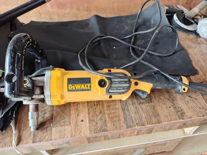 Lixadeira Politriz de Mão DEWALT DWP849X 1250W Com 8 Velocidades, 220V