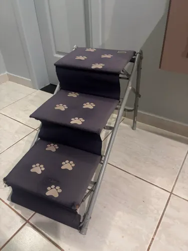 Escada ou rampa na cor azul marinho para pets