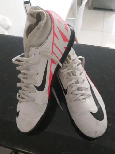 Chuteira Nike society