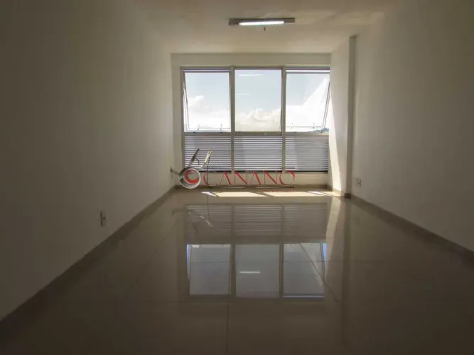 Sala : / Comercial / Pilares