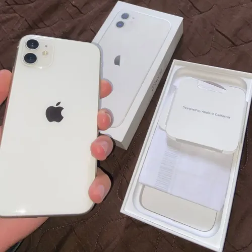 Vendo iPhone 11 com caixa na cor branca todo original