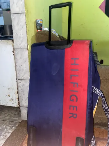 Vende-se mala original de 23 kg cabe bagagem de 3 pessoas + 1 criança 