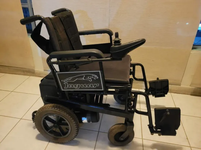 Cadeira de rodas motorizada Jaguaribe