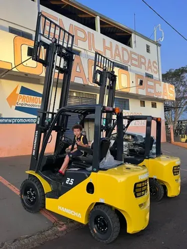 Empilhadeira NOVA ZERO Hanghca HC25 2,5t diesel