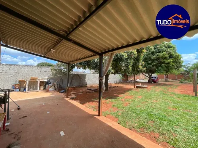 CASA DE 2 QUARTOS, CLOSET, QUINTAL AMPLO, EM CONDOMÍNIO FECHADO, ACEITA TROCA E PROPOSTA.