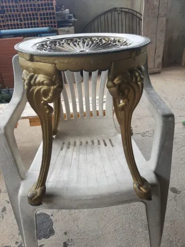Banqueta de Ferro vintage em ferro dourado