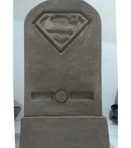 Tumulo do Superman Tamanho Real