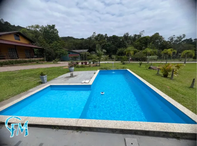 Limpeza e manutenção de piscinas (Piscineiro)