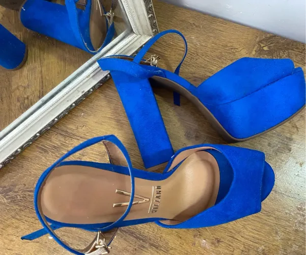 Sandália meia pata azul Vizzano
