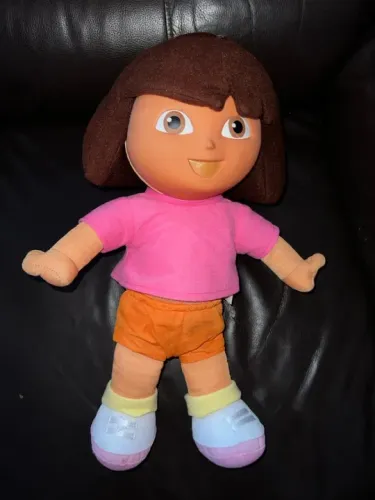 Boneca Relíquia de Borracha Dora Aventureira