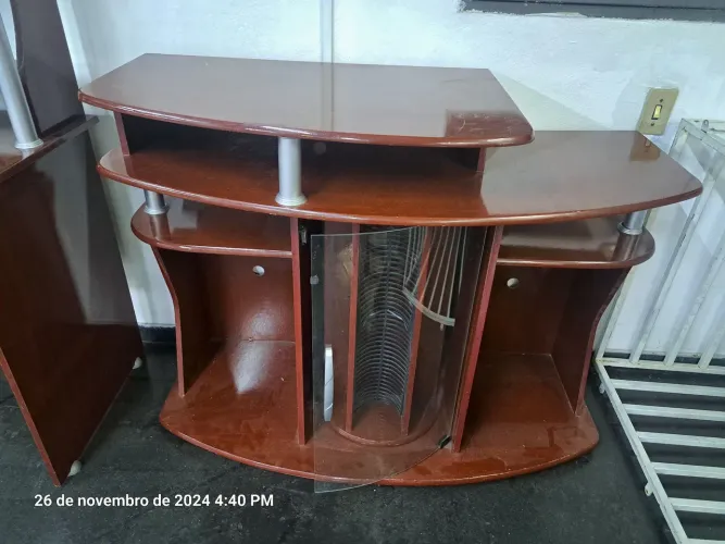 Estante escrivaninha com porta de vdro