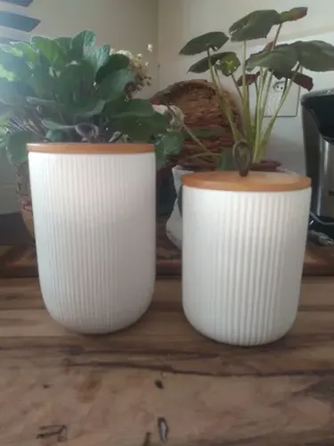 Kit 2 potes de cerâmica com tampa de bambu - vedação hermética 
