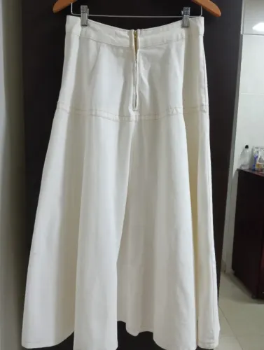 Saia Jeans 38, godê ampla azul claro.