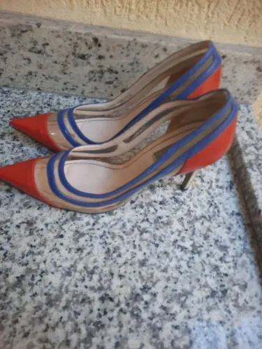 Sapato Vermelho e Azul 35