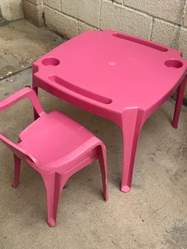 Mesa para criança c cadeirinha 