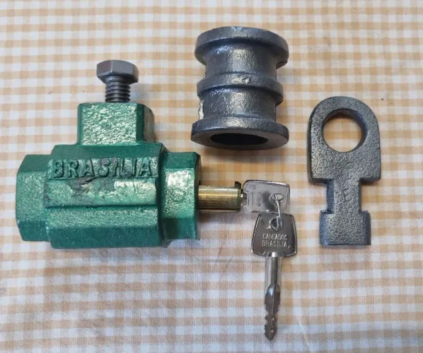 Cadeado para Porta de Aço Comercial Tetra F102 Brasilia