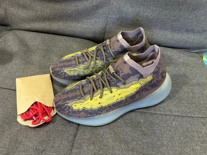 Adidas Yeezy 380 num 42