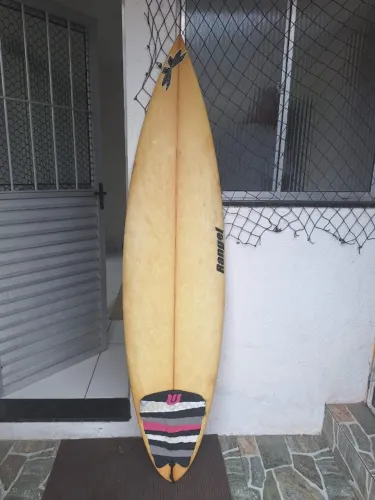 Pranchas de surf prontas para uso.