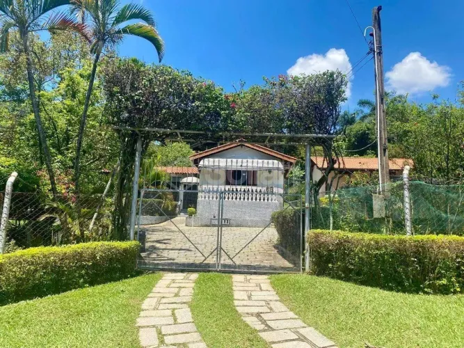 Casa à venda no Condomínio Vista Alegre Sede em Vinhedo - interior de São Paulo.