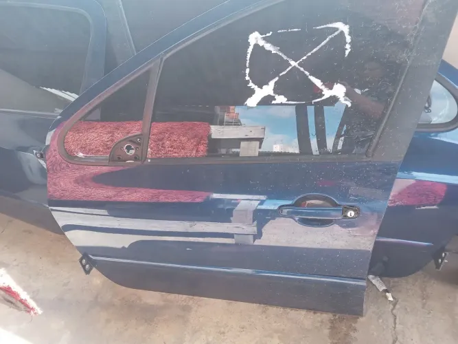 Porta dianteira esquerda peugeot 307 2.0 ( não entrego)