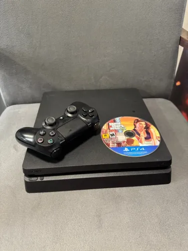 PlayStation 4 com Jogo GTA V