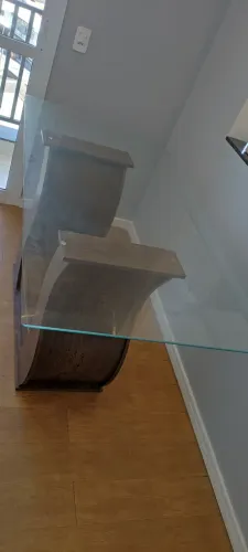 Mesa com tampo de vidro ,para quarto lugares
