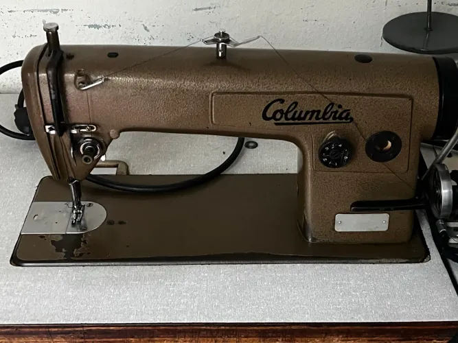 Máquina de Costura - Columbia 