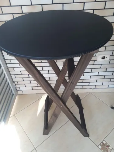 Mesa bistrô dobrável com assento estofado revestido com courino direto do fabricante.