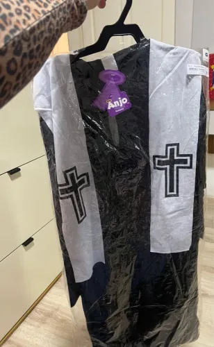 Fantasia de padre para festas e eventos