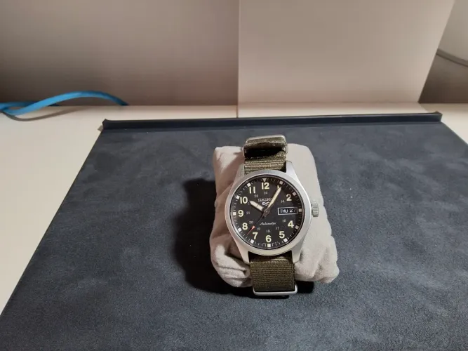 Relógio Seiko 5 automatic na garantia pulseira nato verde com caixa e manual