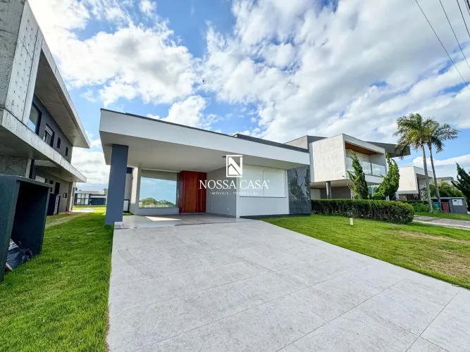 Casa em condominio fechado com 4 quartos em Torres/RS