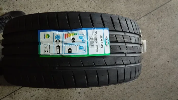 Pneu 225 30 20 Importado novo em até 10x de R$56,00 no cartão de crédito