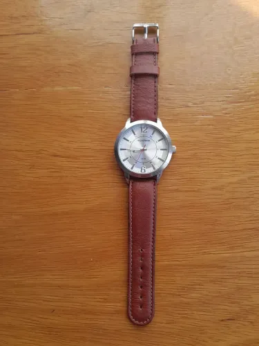 Pulseira em couro legítimo - Design clássico e elegante.
