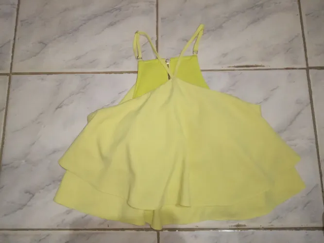 Top amarelo com babados