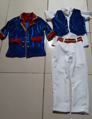 Vendo essa fantasia do príncipe 