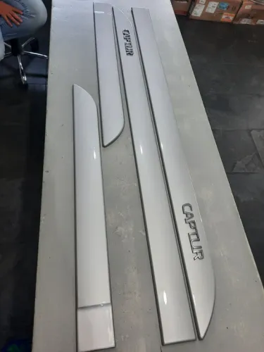 Friso Lateral Facão Prata Renault Captur