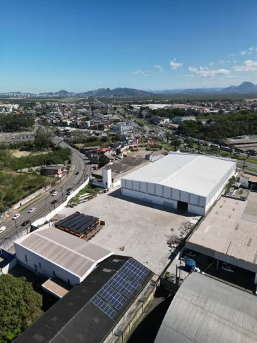 Alugo galpão com 3.990 metros na serra