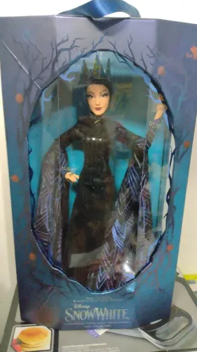 Boneca Rainha má- Branca de Neve - Edição Limitada
