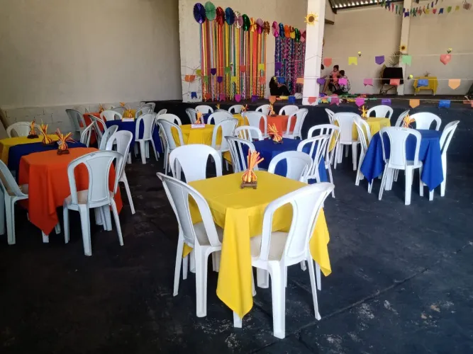 Locação de mesas cadeiras e forros