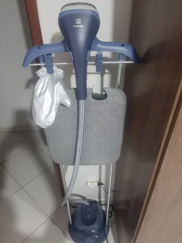 Vaporizador de Roupas Electrolux Expert, 1800W