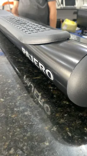 Estribo Preto Cilíndrico (Solar)